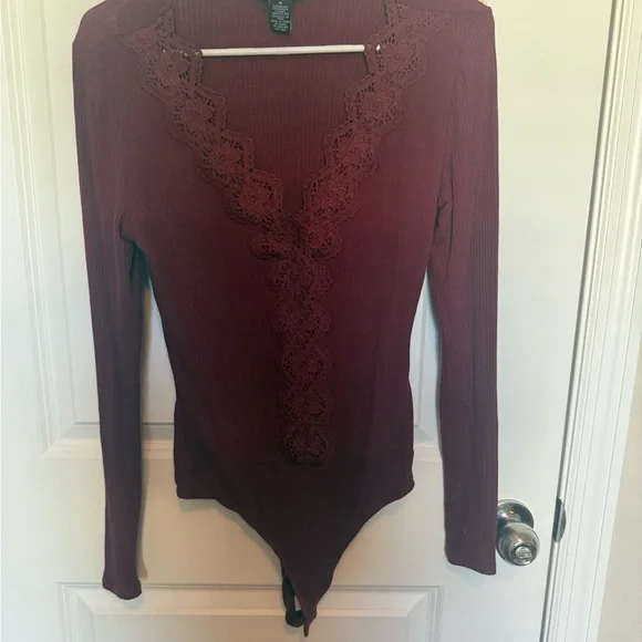 Lot of 3 Women’s Tops - Picture 4 of 10